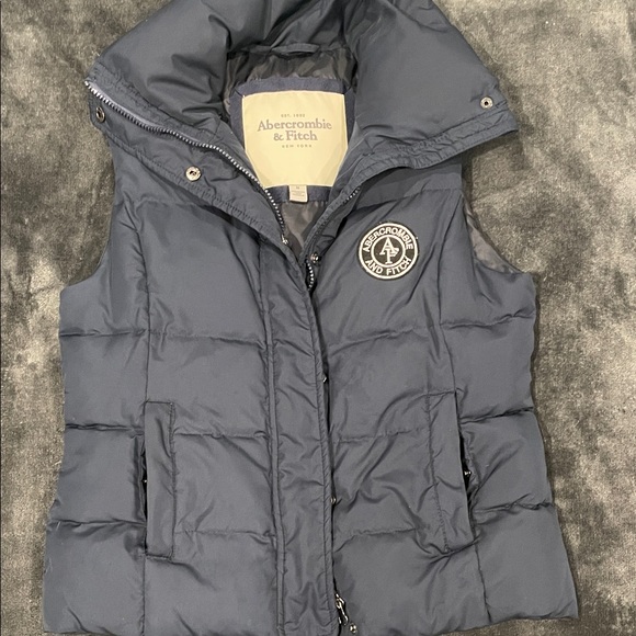 Abercrombie & Fitch Jackets & Blazers - Abercrombie & Fitch Women's Navy Blue Puffer Vest